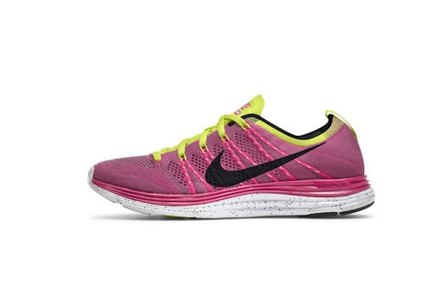 new color nike shoes