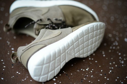 nike-roshe-run-premium-nrg-holiday-2012-2
