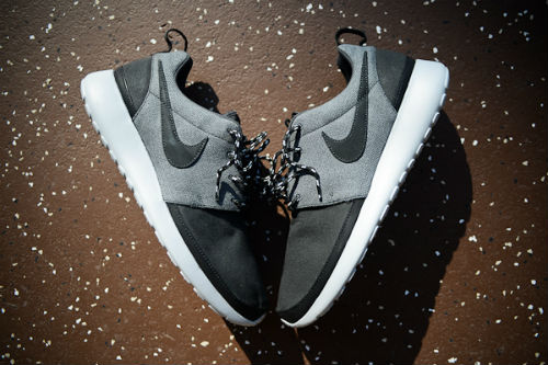 nike-roshe-run-premium-nrg-holiday-2012-3