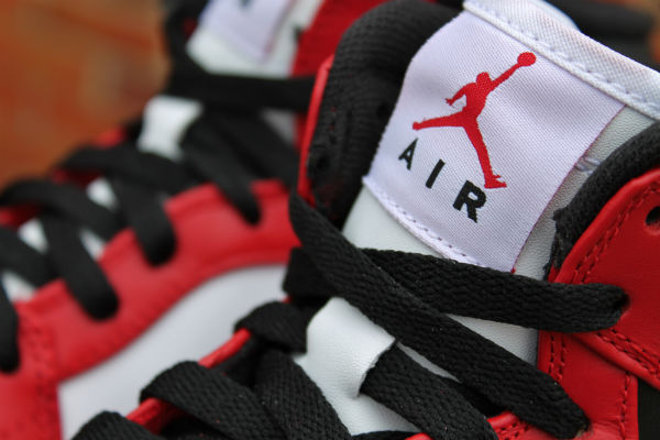 Air Jordan 1 ‘Chicago’ at Social Status6
