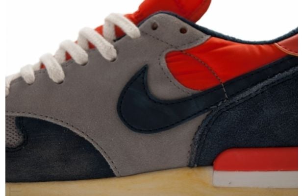 nike-air-epic-vntg-sport-grey-obsidian-seal-team-orange-2