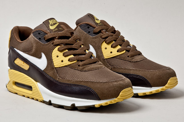 nike-air-max-90-mighty-hawks-2