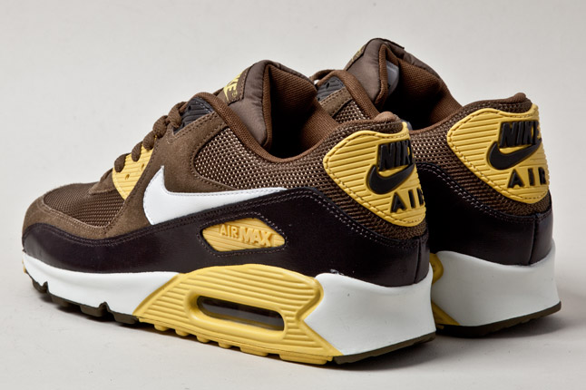 nike-air-max-90-mighty-hawks-3