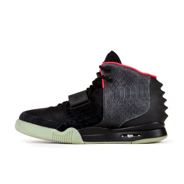 nike-air-yeezy-2-signed-and-worn-by-kanye-west-up-for-auction-2
