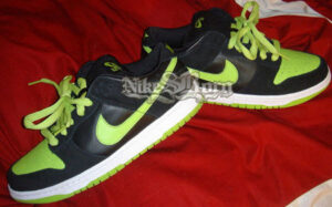 Nike Dunk SB Low Black/Neon Sample