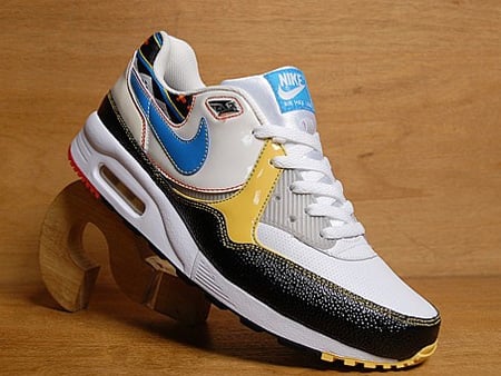 Nike Air Max Light – Sail /Vivid Blue / Black / Sulphur Yellow