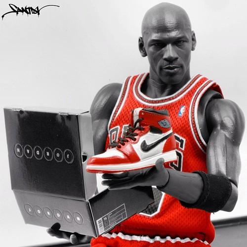 Santlov Sneakerhead x Toy Art