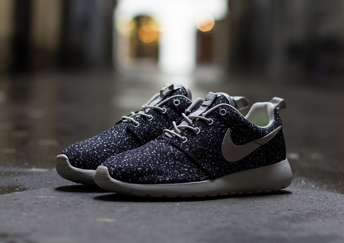 Nike WMNS Roshe Run 'Gamma Grey'- SneakerFiles