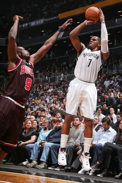 Joe Johnson Gets Busy in Air Jordan VIII (8) ‘Bugs Bunny’