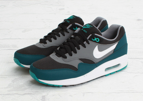 nike-air-max-1-essential-black-mid-turquoise-1