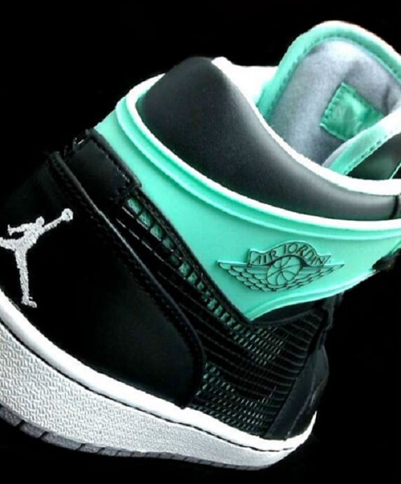 First Look Air Jordan I 1 89 Green Glow
