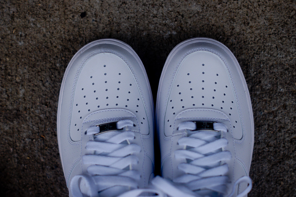 nike-air-force-1-low-white-microperf-4