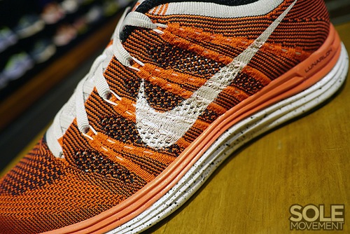 nike-wmns-flyknit-lunar-1+-orange-white-black-4