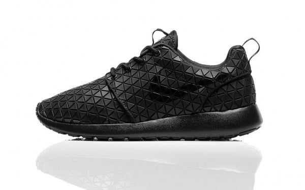 Nike WMNS Roshe Run Metric QS ‘Black/Black-Black’ | Release Date + Info