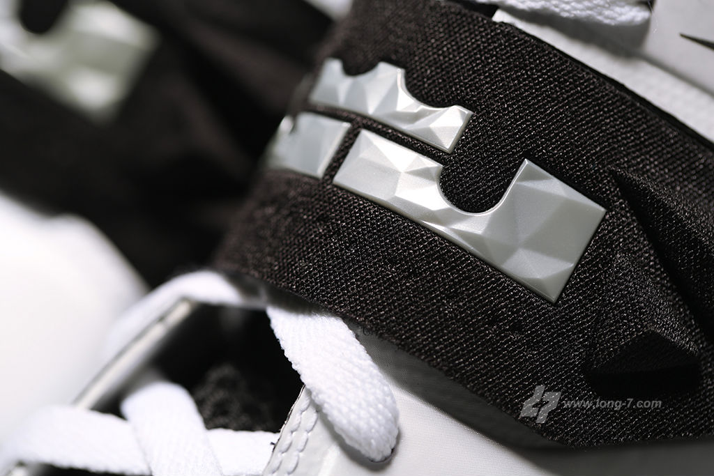 nike-zoom-soldier-white-black-metallic-silver-13