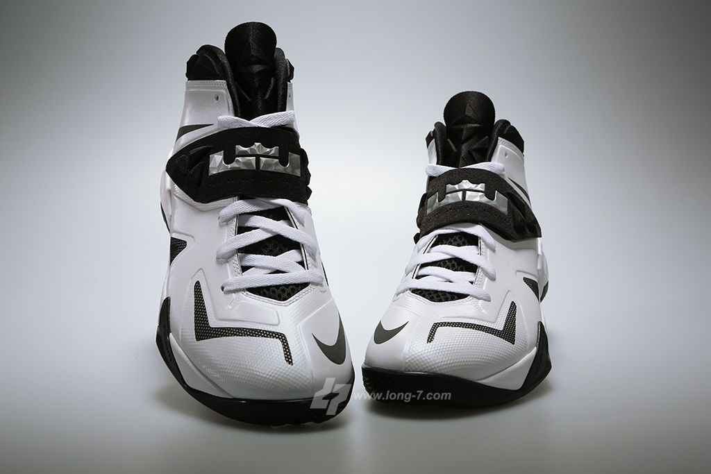 nike-zoom-soldier-white-black-metallic-silver-3