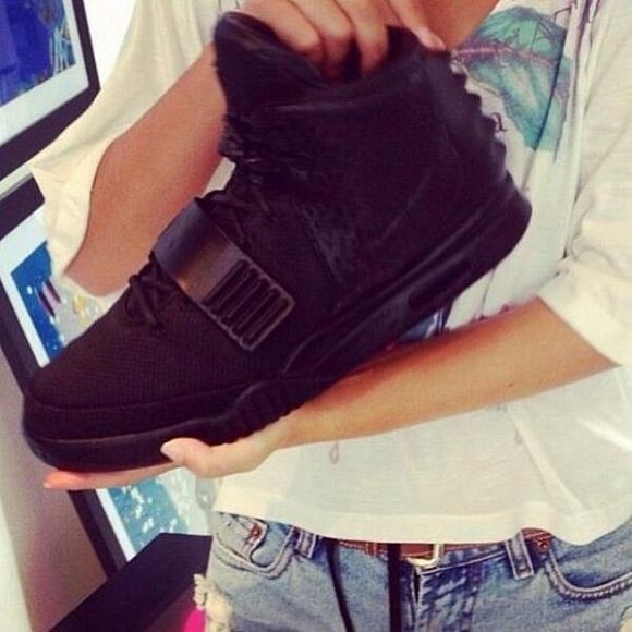 Teaser Nike Air Yeezy 2 Blackout Sample