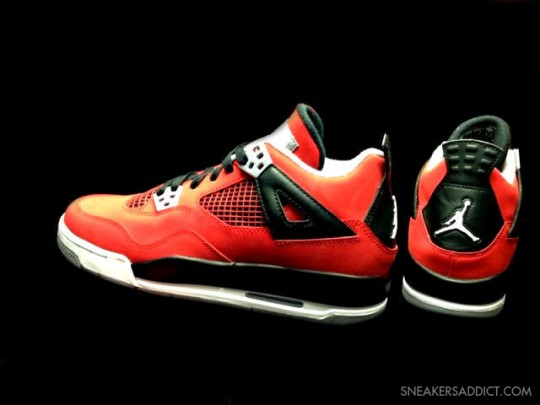 Toro Bravo Air Jordan IV GS