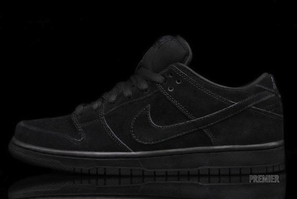 Nike SB Dunk Low Pro Blacked Out Available Now Nike SB Dunk Low Pro Blacked Out Available Now