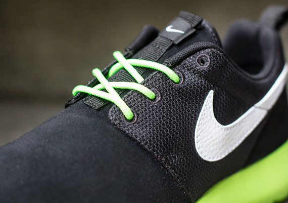 Available for Pre-Order: Nike Roshe Run GS