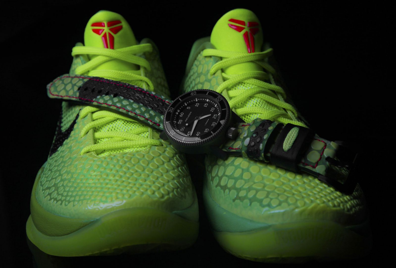 custom-sneaker-watch-inspired-by-nike-kobe-vi-6-grinch-1