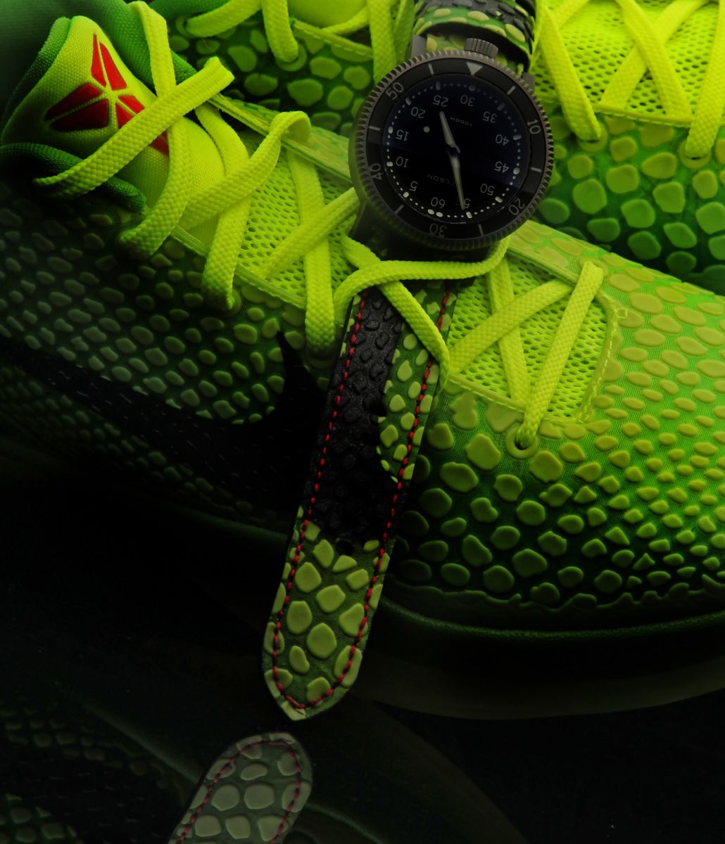 custom-sneaker-watch-inspired-by-nike-kobe-vi-6-grinch-2