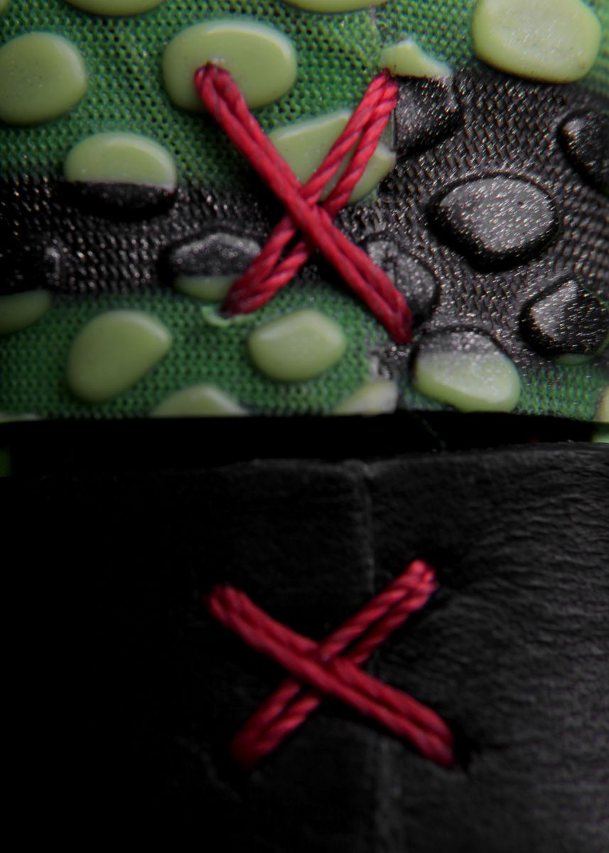 custom-sneaker-watch-inspired-by-nike-kobe-vi-6-grinch-6