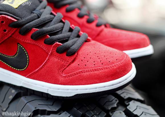 Detailed Images Nike SB Dunk Low Firecracker