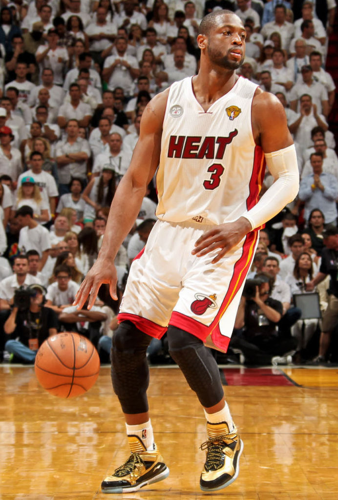 dwyane-wade-debuts-new-li-ning-way-of-wade-pe-colorway-5