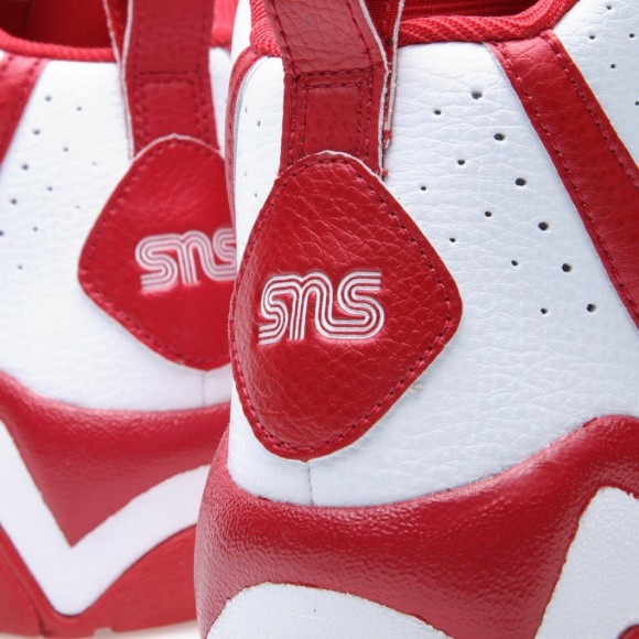 SNS x Reebok Kamikaze II Polkagris Release Reminder