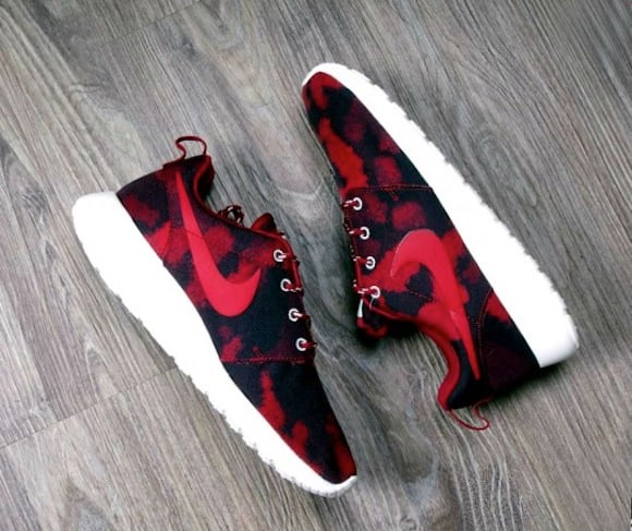 Nike Roshe Run WMNS Noble Red Now Available