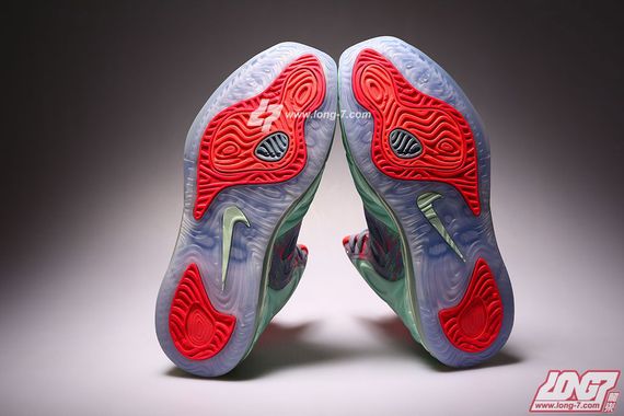 Nike Air Max Hyperposite ‘Christmas’ | Release Date + Info