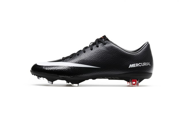 nike-soccer-goes-back-to-black-for-start-of-new-season-10