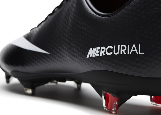 nike-soccer-goes-back-to-black-for-start-of-new-season-11