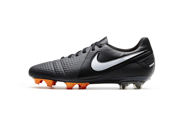 nike-soccer-goes-back-to-black-for-start-of-new-season-13