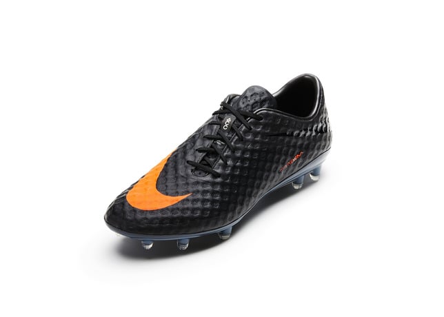 nike-soccer-goes-back-to-black-for-start-of-new-season-2