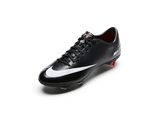 nike-soccer-goes-back-to-black-for-start-of-new-season-3