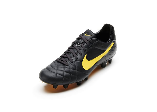 nike-soccer-goes-back-to-black-for-start-of-new-season-5
