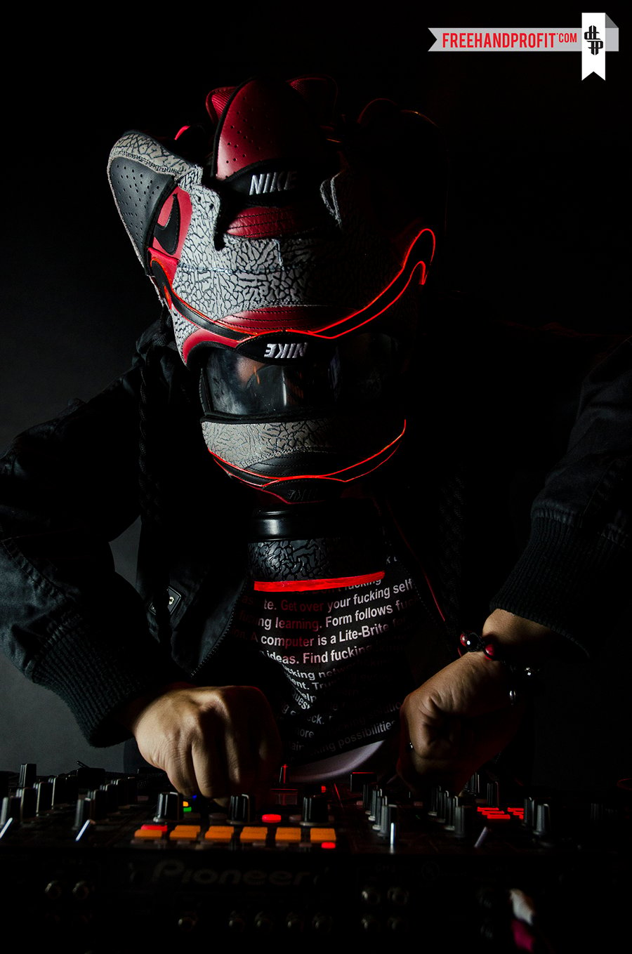 Nike SB x Supreme Dunk Gas Mask