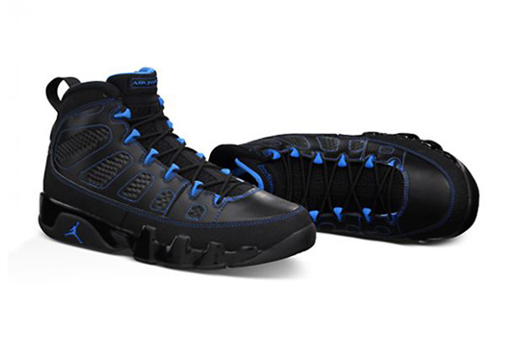 Drake in AJ9 Black Bottoms