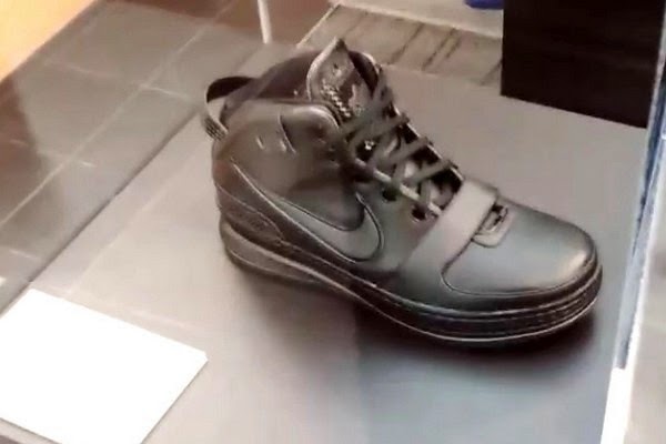 lebron-james-preview-nike-lebron-blackout-collection-6