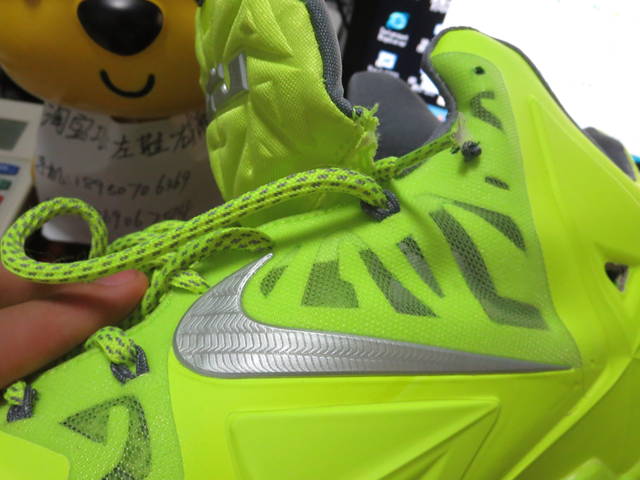 nike-lebron-xi-11-volt-8