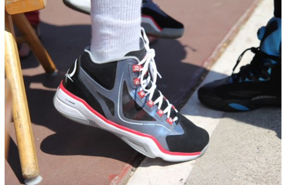 jason-terry-debuts-new-reebok-q96-colorway-2