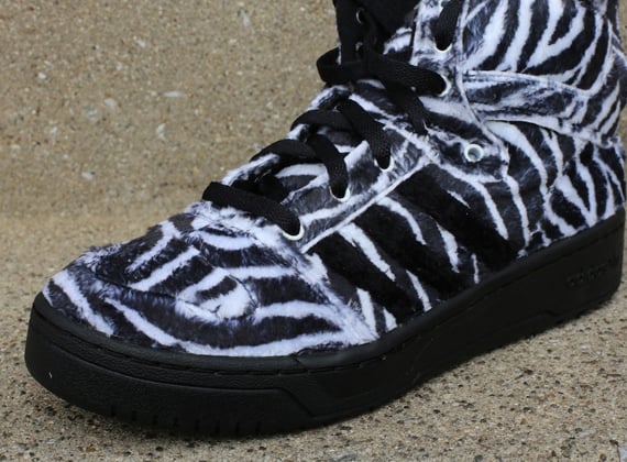 adidas jeremy scott zebra