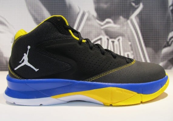 Jordan Court Vision Black Blue Yellow
