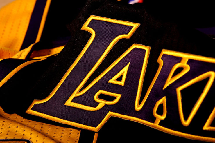 los-angeles-lakers-unveil-new-hollywood-night-black-alternate-uniforms-5