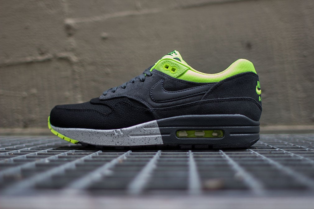 air max one volt