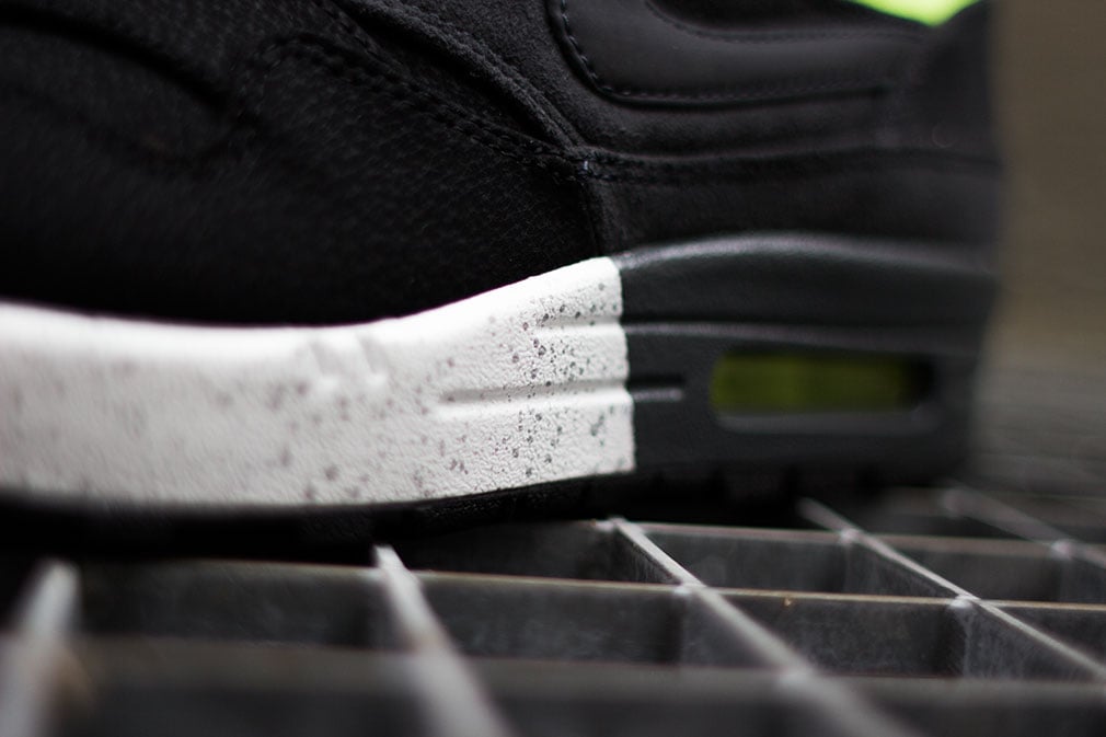 nike-air-max-1-prm-black-anthracite-volt-5