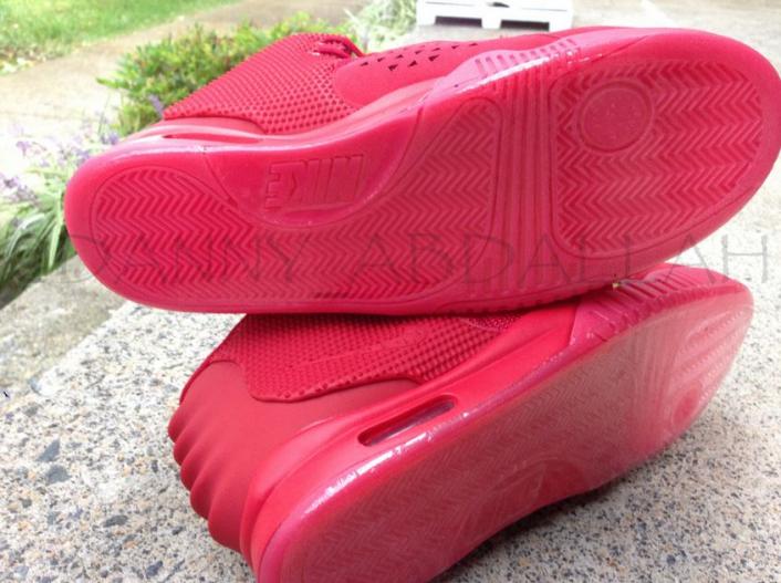 nike-air-yeezy-2-red-october-new-images-5