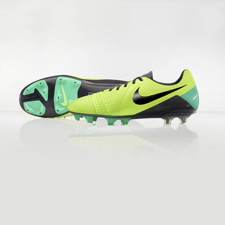 nike-football-introduces-new-high-visbility-collection-10